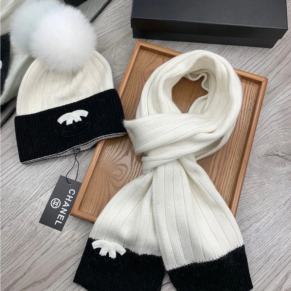 Chic Two-Tone Ribbed Knit Scarf and Beanie Set in Ivory and Black
